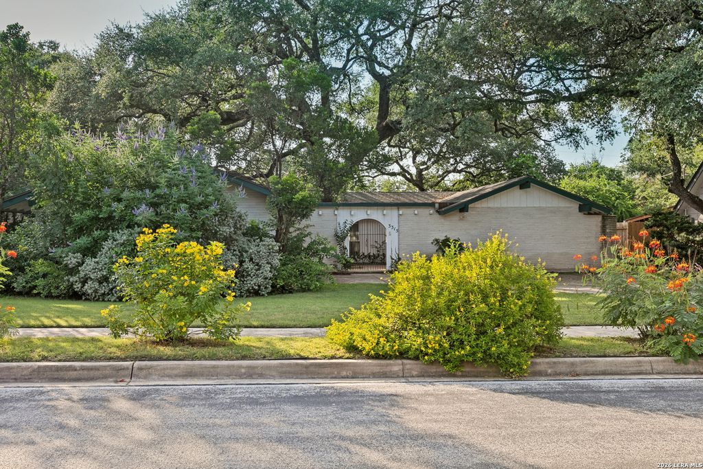 Photo of 3315 Litchfield St, San Antonio, TX 78230 (MLS # 2003203)