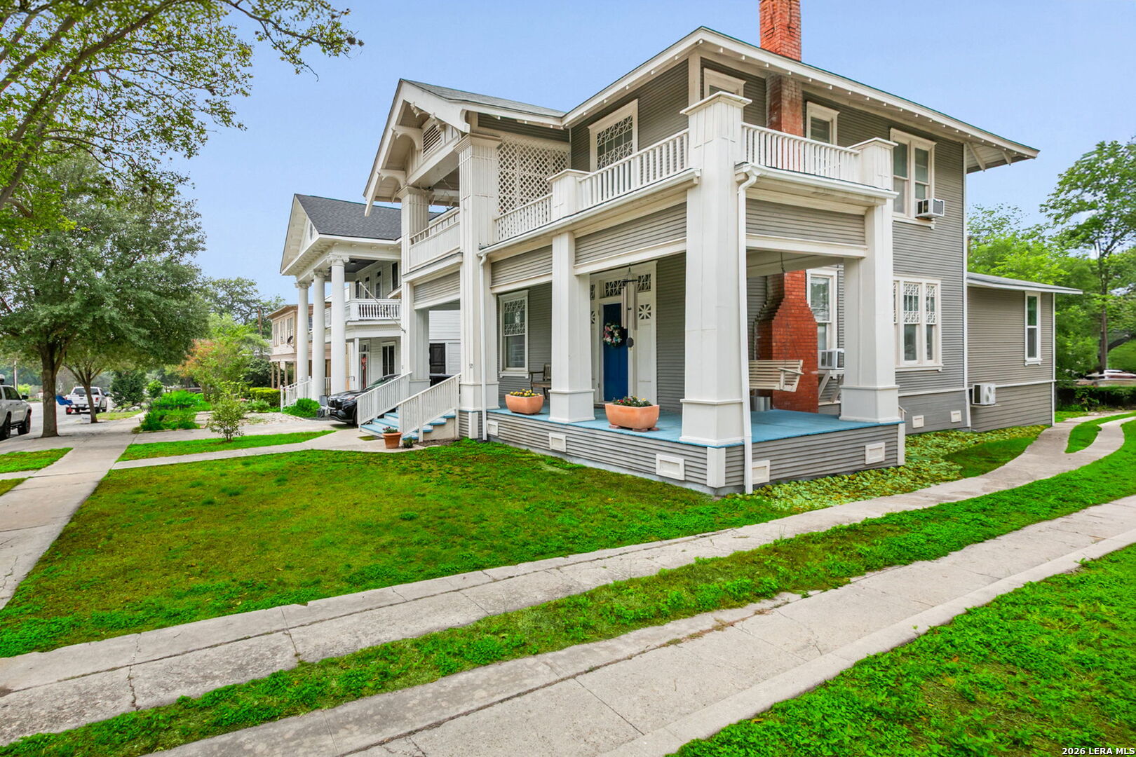 525 W MAGNOLIA AVE