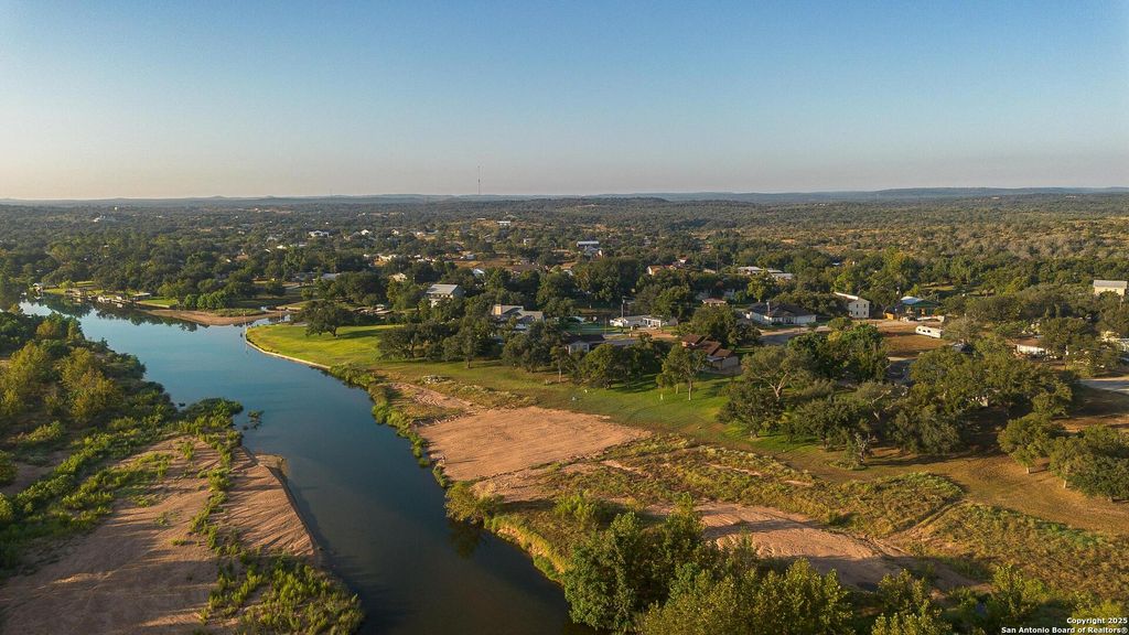 Photo of 136 Lakeshore, Horseshoe Bay, TX 78657 (MLS # 1906710)