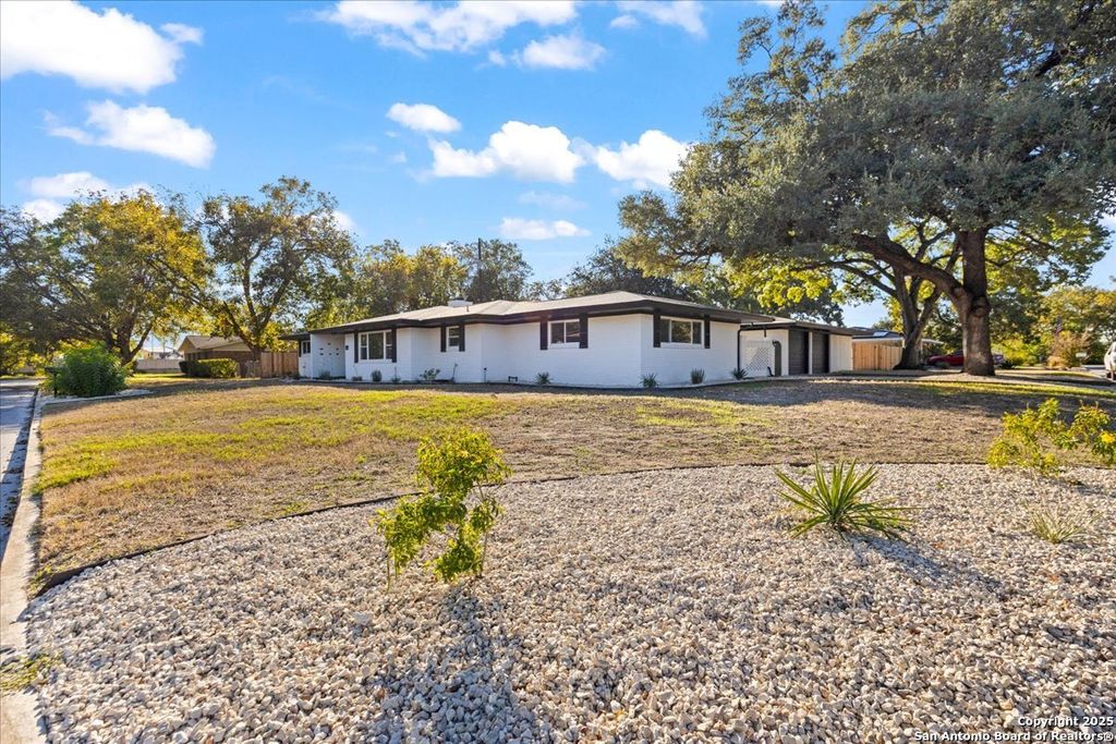 Photo of 192 Oriole, New Braunfels, TX 78130 (MLS # 1921701)