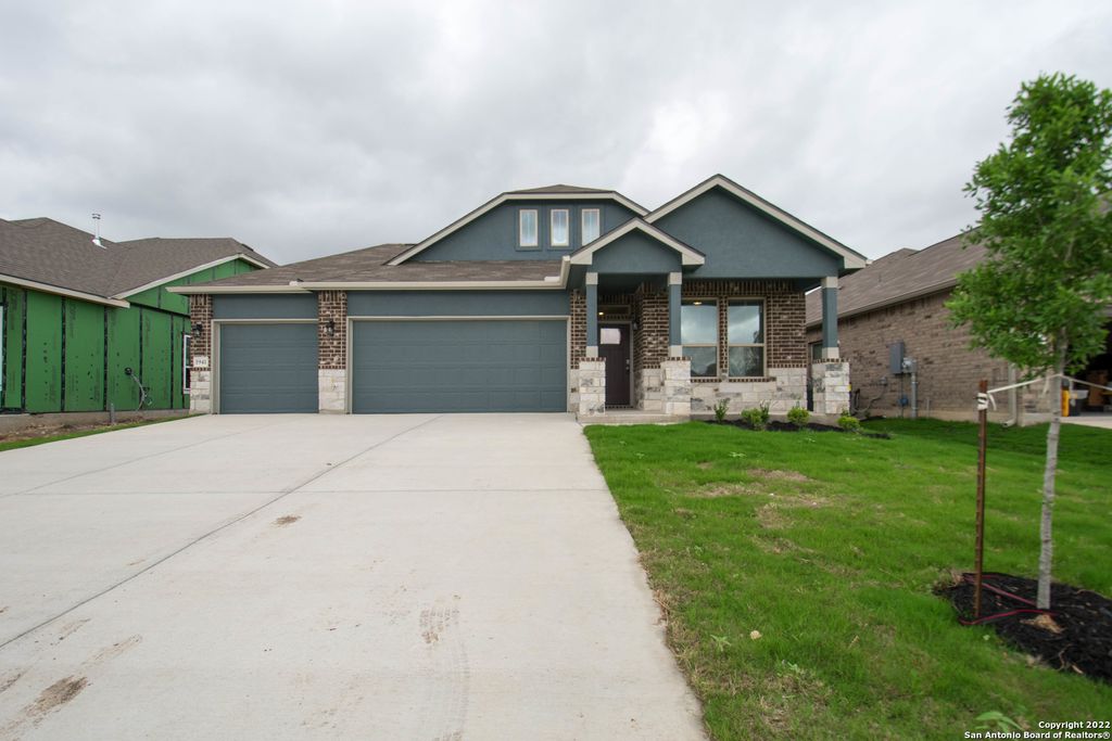 Photo of 1941 Colonial Ave, New Braunfels, TX 78130 (MLS # 1959007)