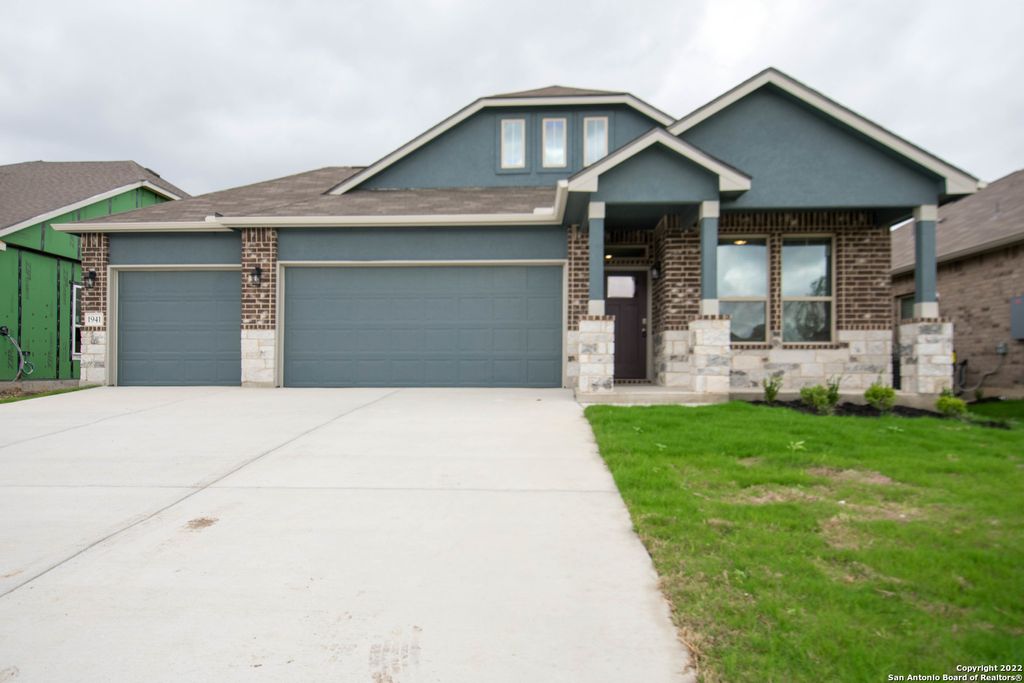 Photo of 1941 Colonial Ave, New Braunfels, TX 78130 (MLS # 1959007)