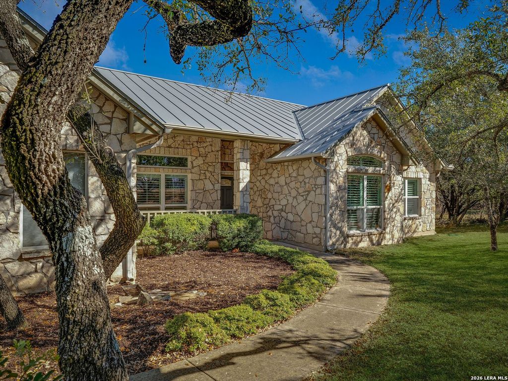 Photo of 7807 Rocking Horse Ln, Boerne, TX 78015 (MLS # 1948839)