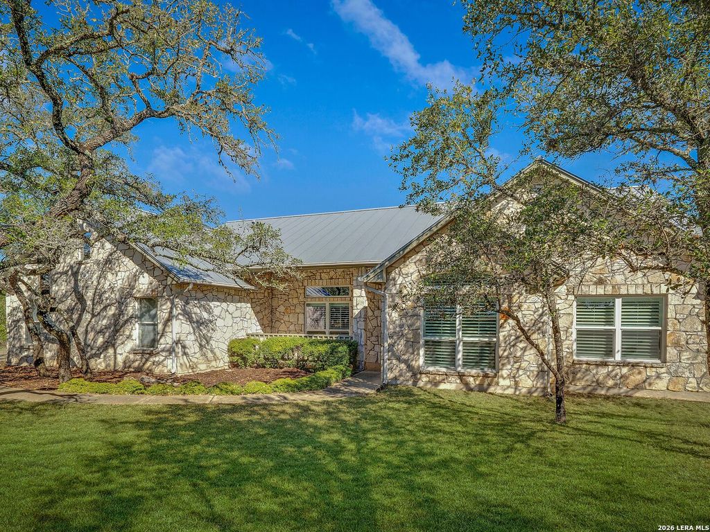 Photo of 7807 Rocking Horse Ln, Boerne, TX 78015 (MLS # 1948839)