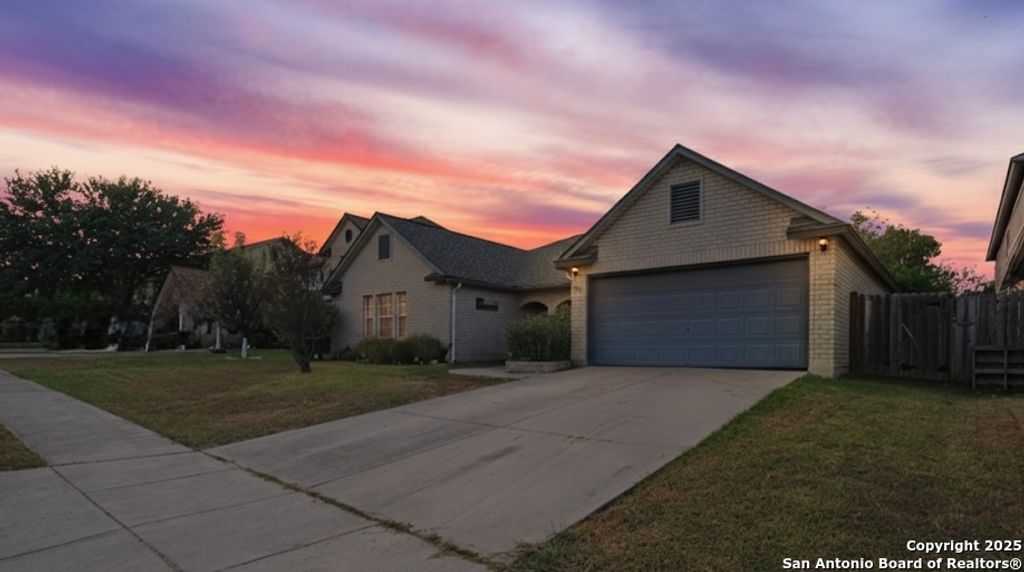 Photo of 128 Springtree Grove, Cibolo, TX 78108 (MLS # 1914263)