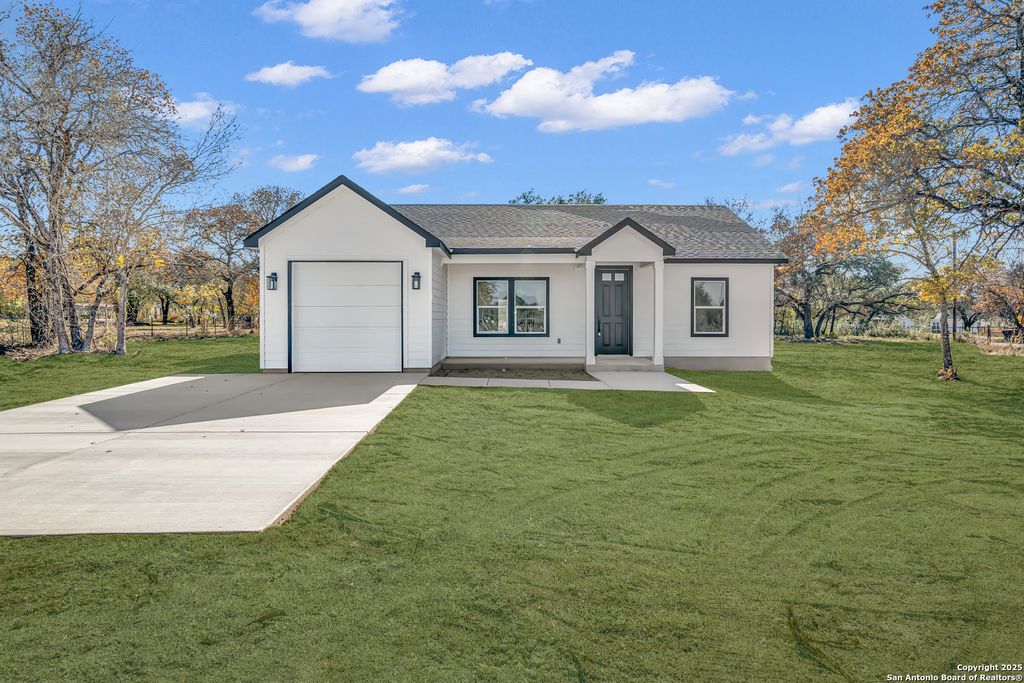 Photo of 816 County Road 6723, Natalia, TX 78059 (MLS # 1929998)