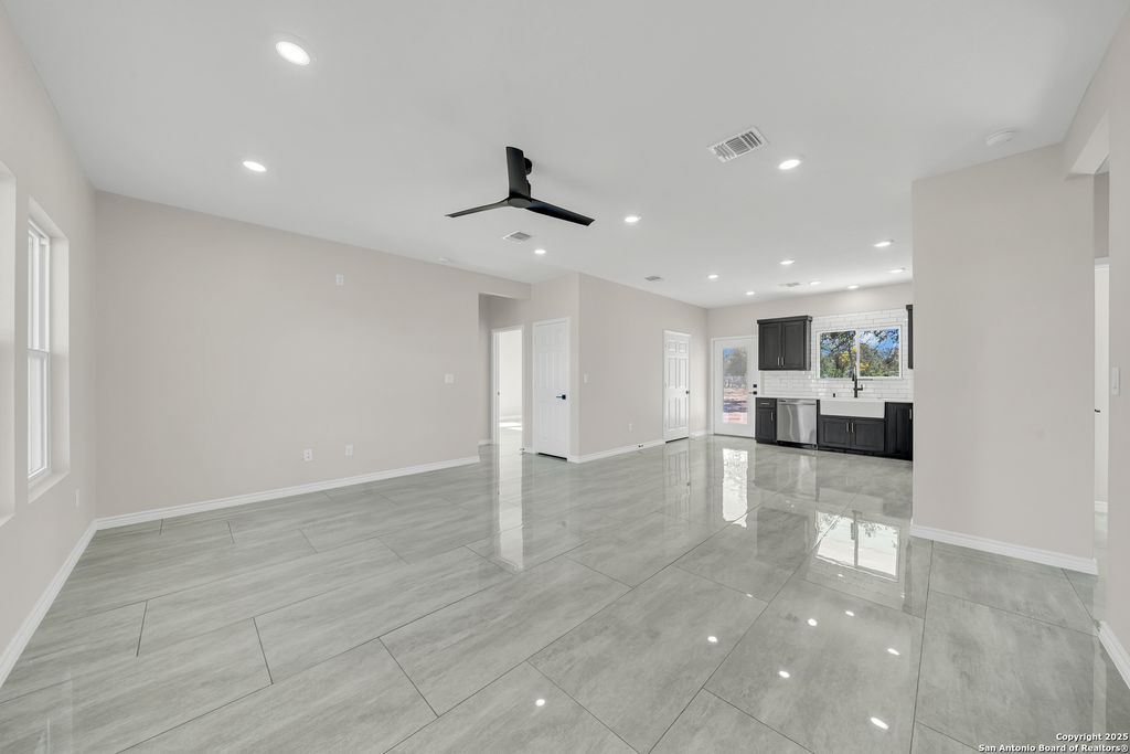 Photo of 816 County Road 6723, Natalia, TX 78059 (MLS # 1929998)