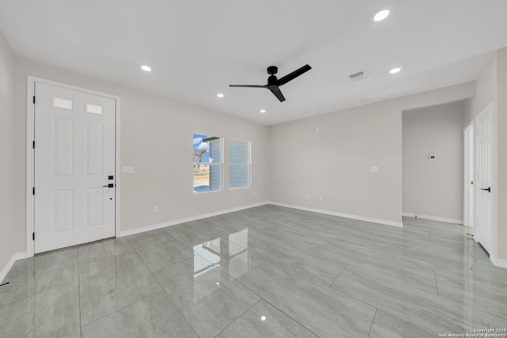 Photo of 816 County Road 6723, Natalia, TX 78059 (MLS # 1929998)