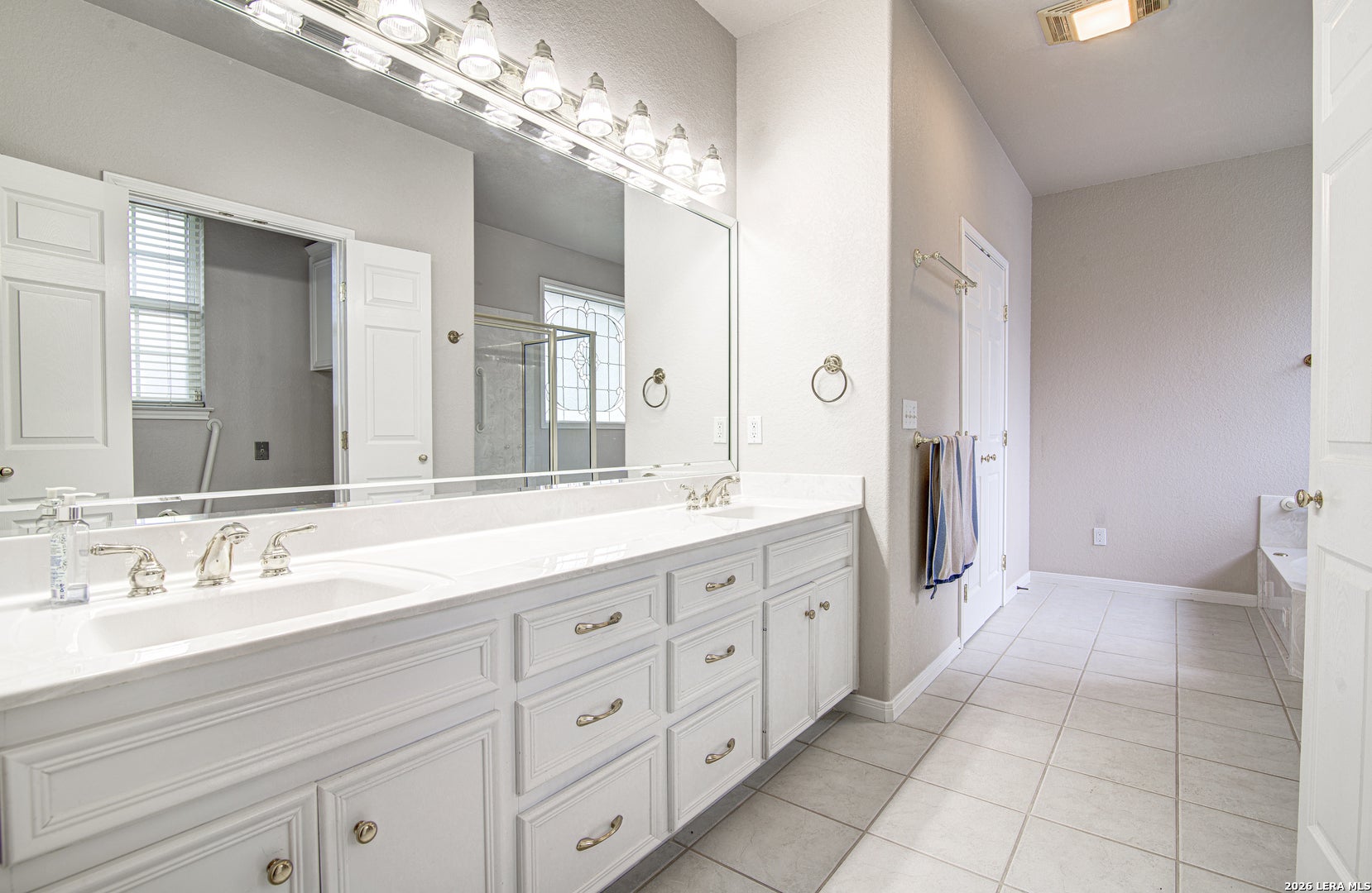 516 JO LYNN LN