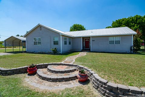 Single Family Residence in Blanco TX 620 Blanco Ave.jpg