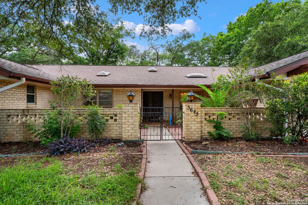 Photo of 5645 Parkcrest, Windcrest, TX 78239 (MLS # 1882834)