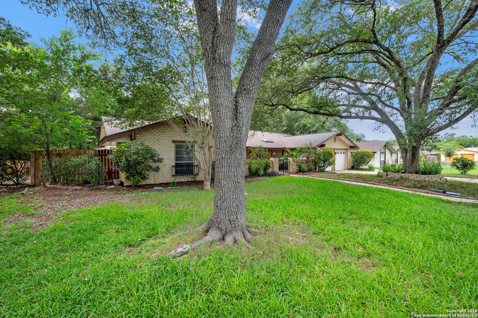 5645 Parkcrest