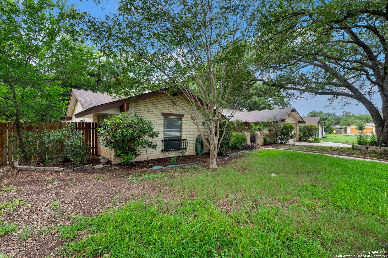 5645 Parkcrest