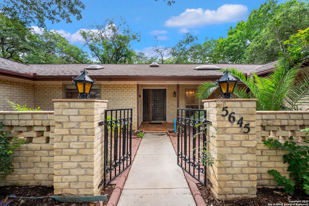 Photo of 5645 Parkcrest, Windcrest, TX 78239 (MLS # 1882834)