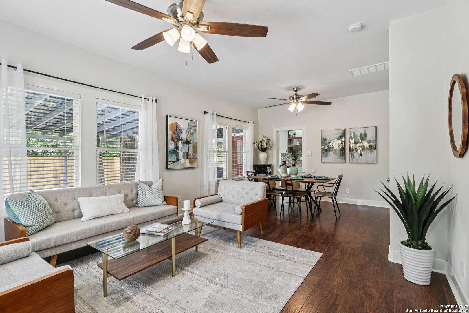 701 W Magnolia Ave