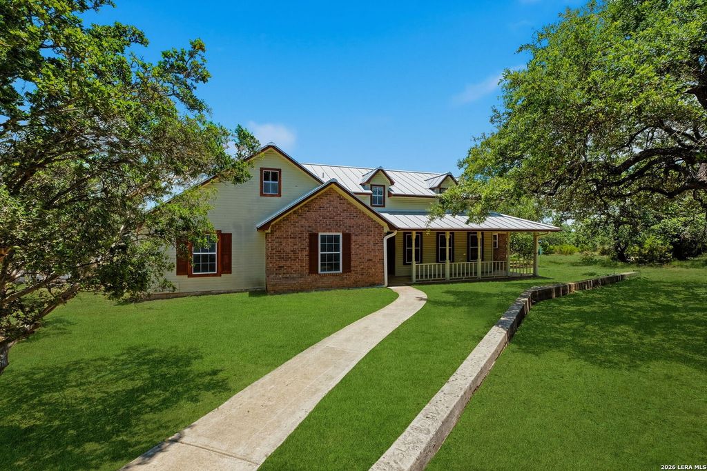 Photo of 371 TWIN CANYON DR, Boerne, TX 78006 (MLS # 1993165)