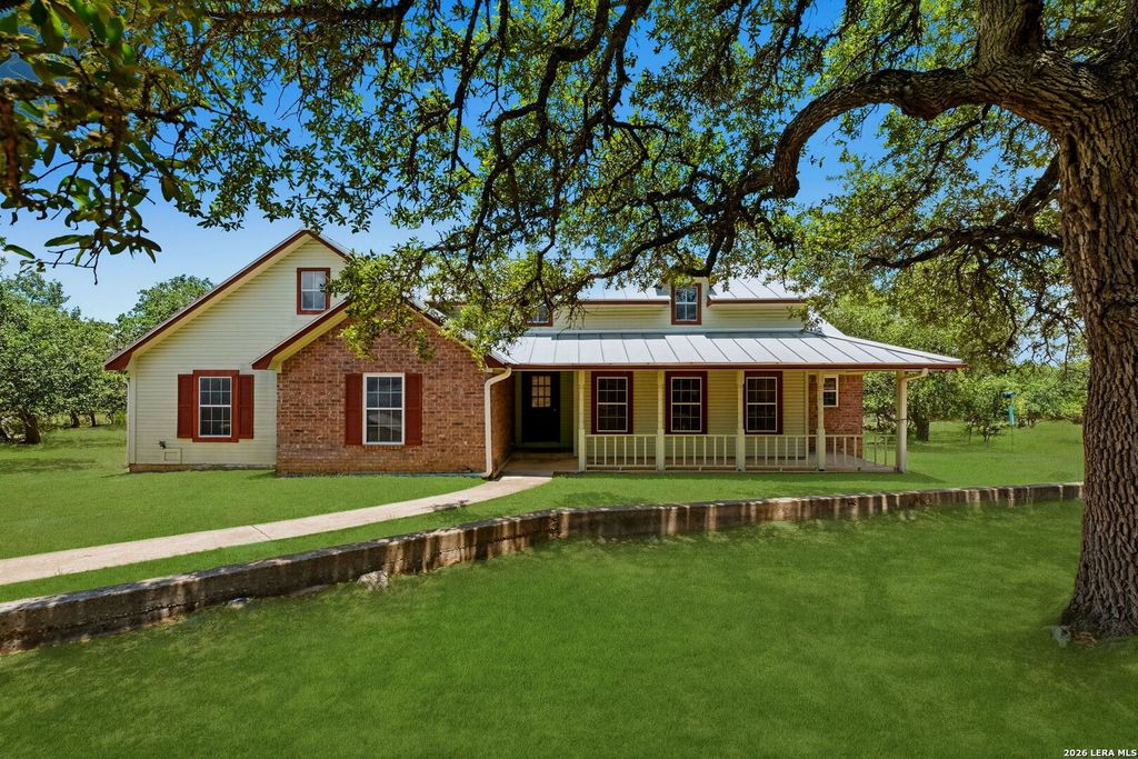 Photo of 371 TWIN CANYON DR, Boerne, TX 78006 (MLS # 1993165)