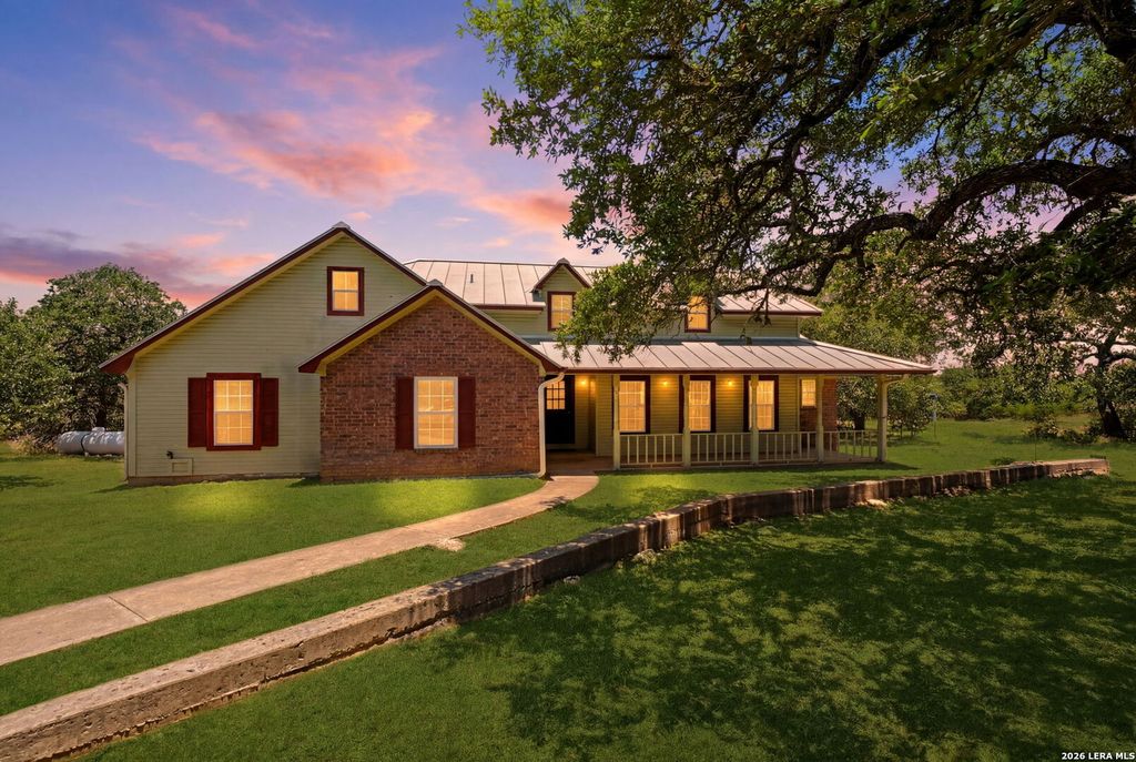 Photo of 371 TWIN CANYON DR, Boerne, TX 78006 (MLS # 1993165)