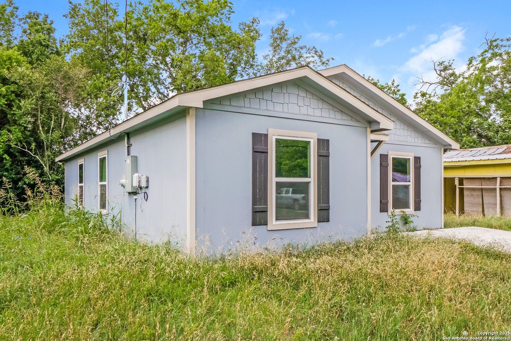 Photo of 527 Elley, Seguin, TX 78155 (MLS # 1913594)