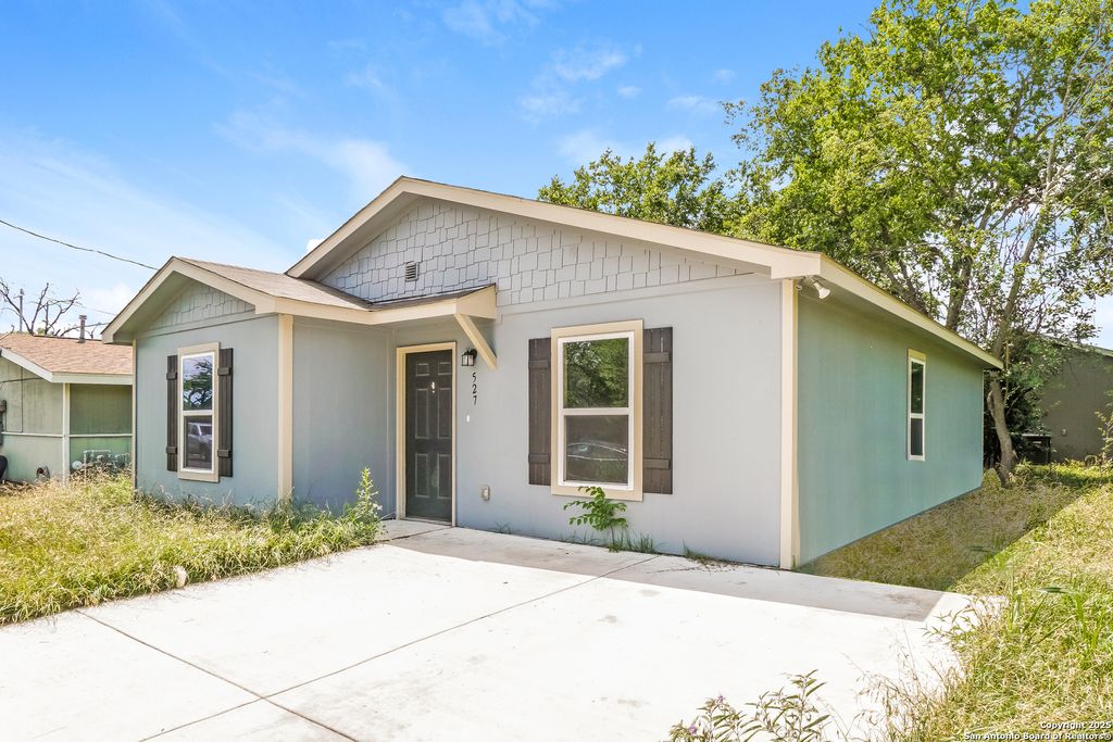 Photo of 527 Elley, Seguin, TX 78155 (MLS # 1913594)