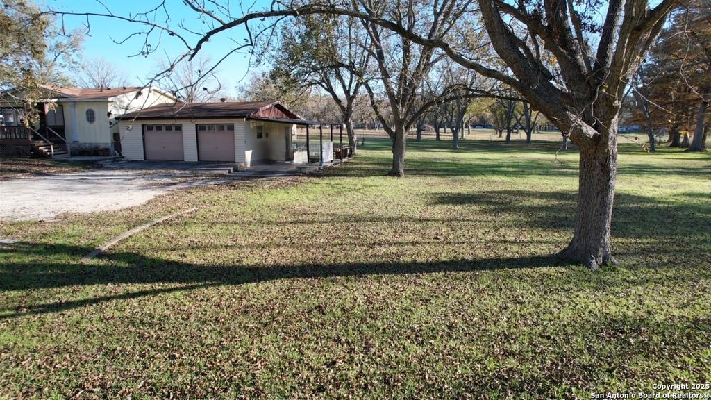 Photo of 118 Satterfield, New Braunfels, TX 78130 (MLS # 1928401)