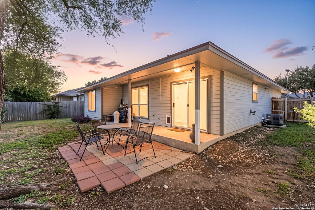 Photo of 2039 Cornerstone Dr, New Braunfels, TX 78130 (MLS # 1918677)