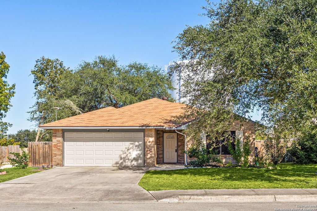 Photo of 2039 Cornerstone Dr, New Braunfels, TX 78130 (MLS # 1918677)