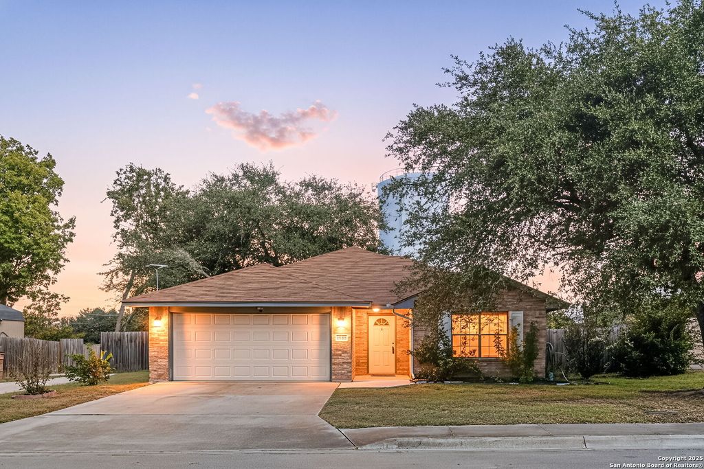 Photo of 2039 Cornerstone Dr, New Braunfels, TX 78130 (MLS # 1918677)