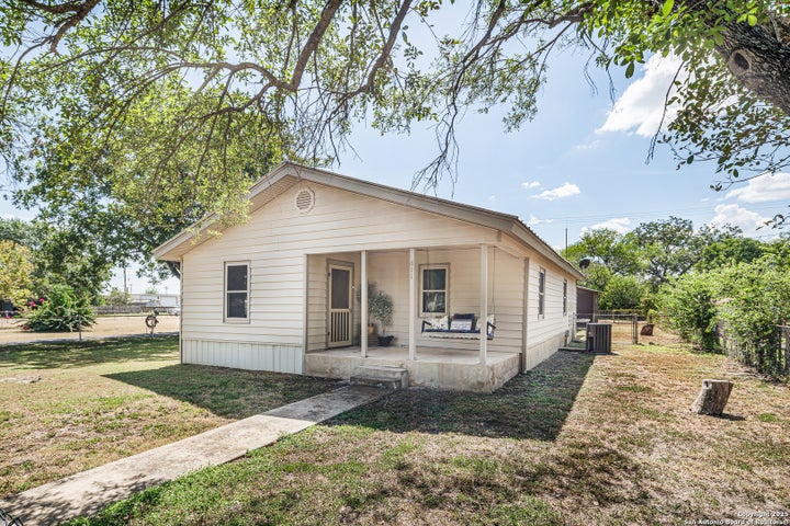 Photo 1 of 45 — 611 AUSTIN ST, Sabinal, TX 78881