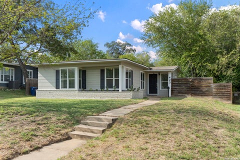 Photo of 423 KAREN LN, San Antonio, TX 78209 (MLS # 2023571)