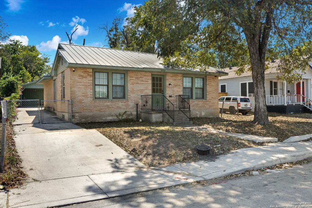 Photo of 838 Gulf, San Antonio, TX 78202 (MLS # 1928491)