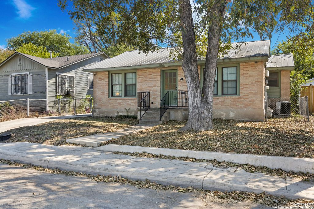 Photo of 838 Gulf, San Antonio, TX 78202 (MLS # 1928491)