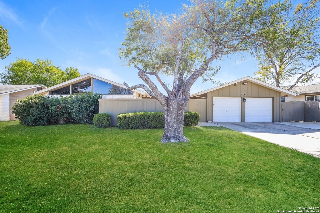 Photo of 274 Meadow Path, San Antonio, TX 78227 (MLS # 1926117)