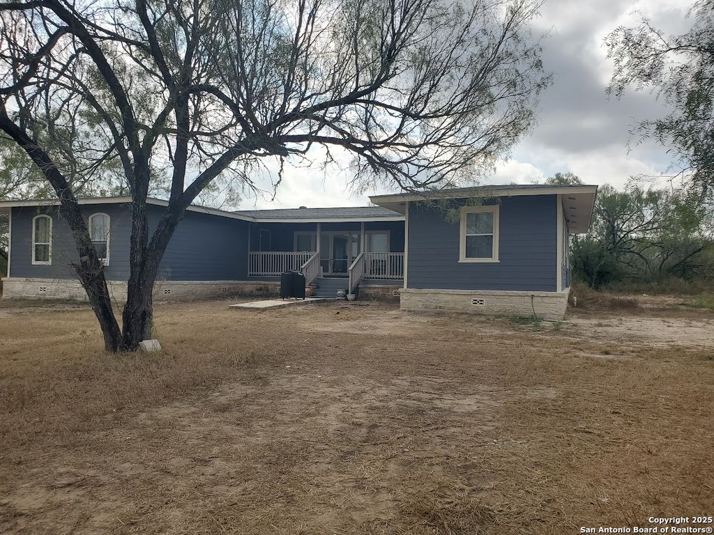 Photo of 320 Pullins Drive, Pleasanton, TX 78064 (MLS # 1918532)