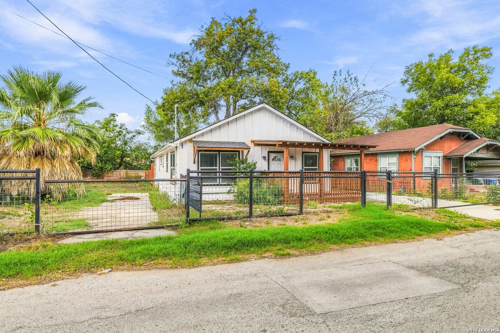 Photo of 1623 N CENTER ST, San Antonio, TX 78202 (MLS # 2020225)