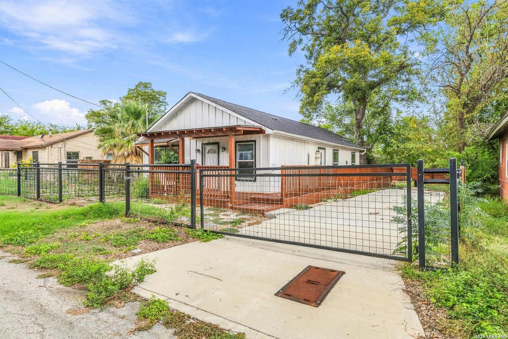 Photo of 1623 N CENTER ST, San Antonio, TX 78202 (MLS # 2020225)
