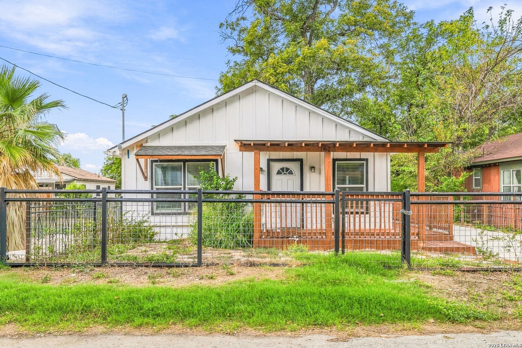 Photo of 1623 N CENTER ST, San Antonio, TX 78202 (MLS # 2020225)