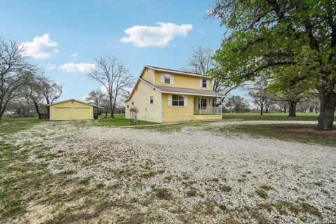 802 Eagle Creek Floresville TX 78114