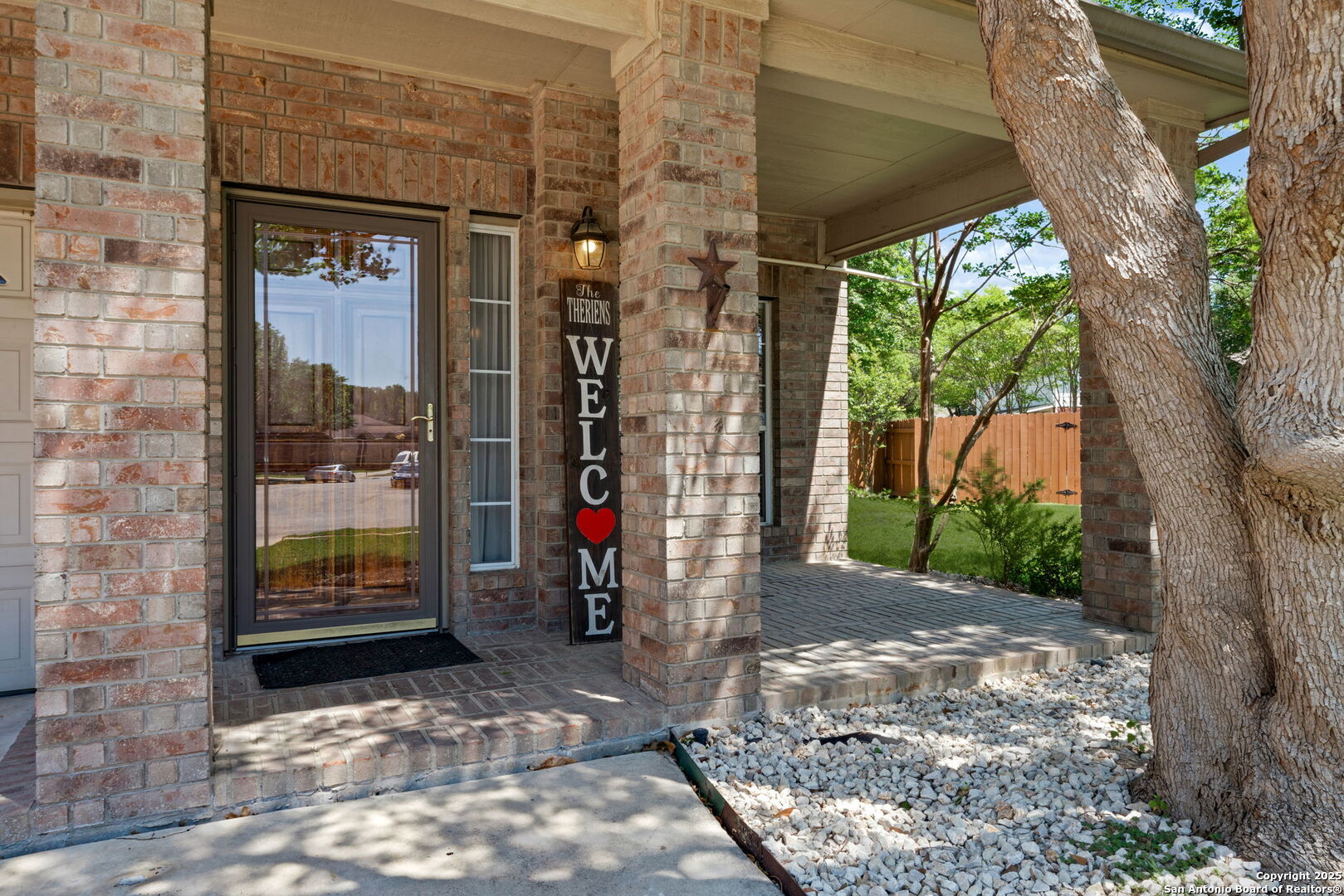4645 Red Rock