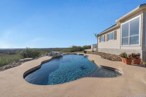 3239 County Road 467 Devine TX 78016