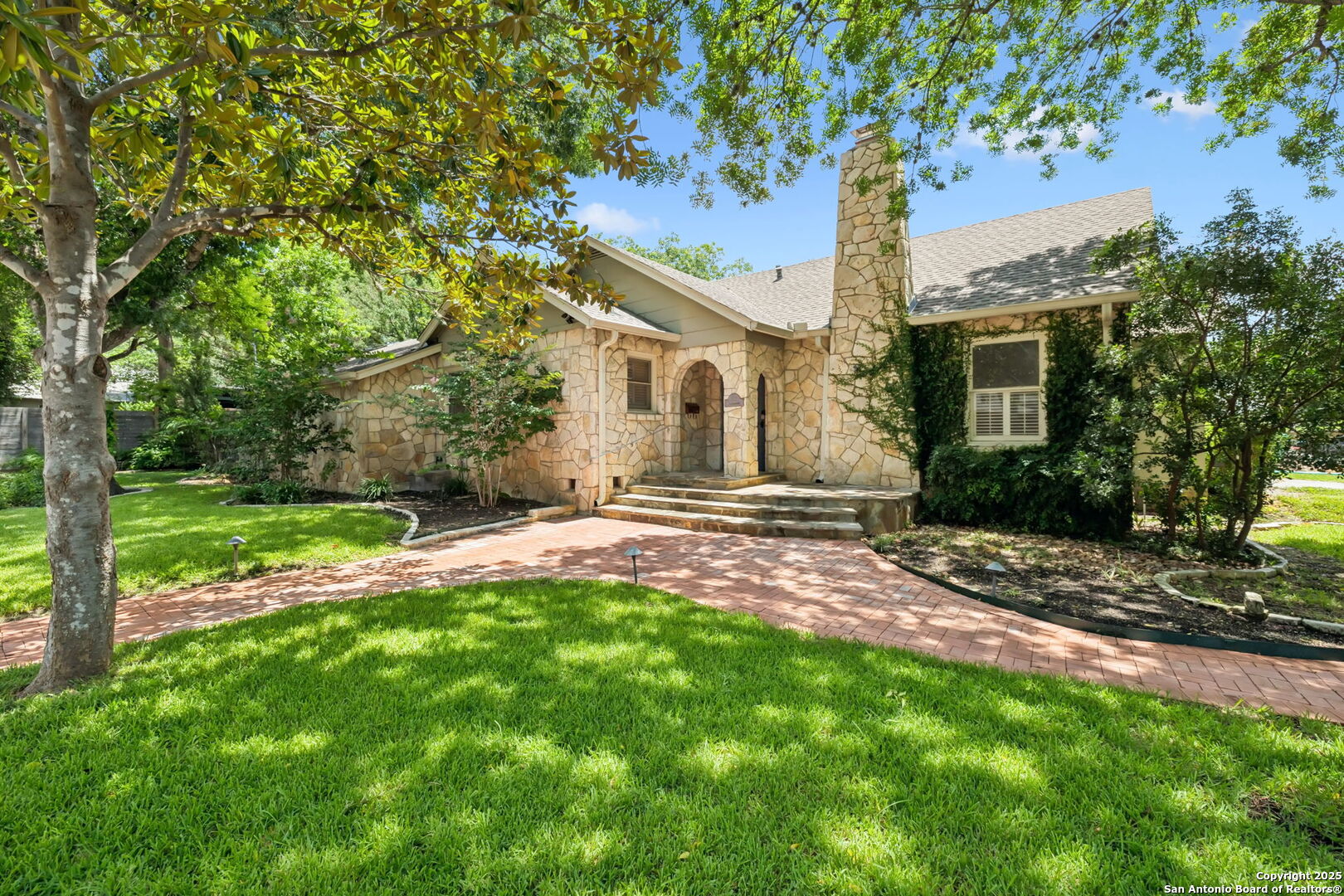 102 Nacogdoches
