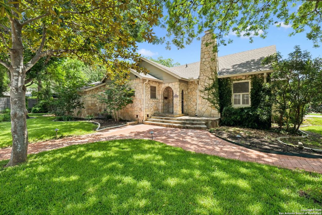 Photo of 102 Nacogdoches, San Antonio, TX 78209 (MLS # 1882556)