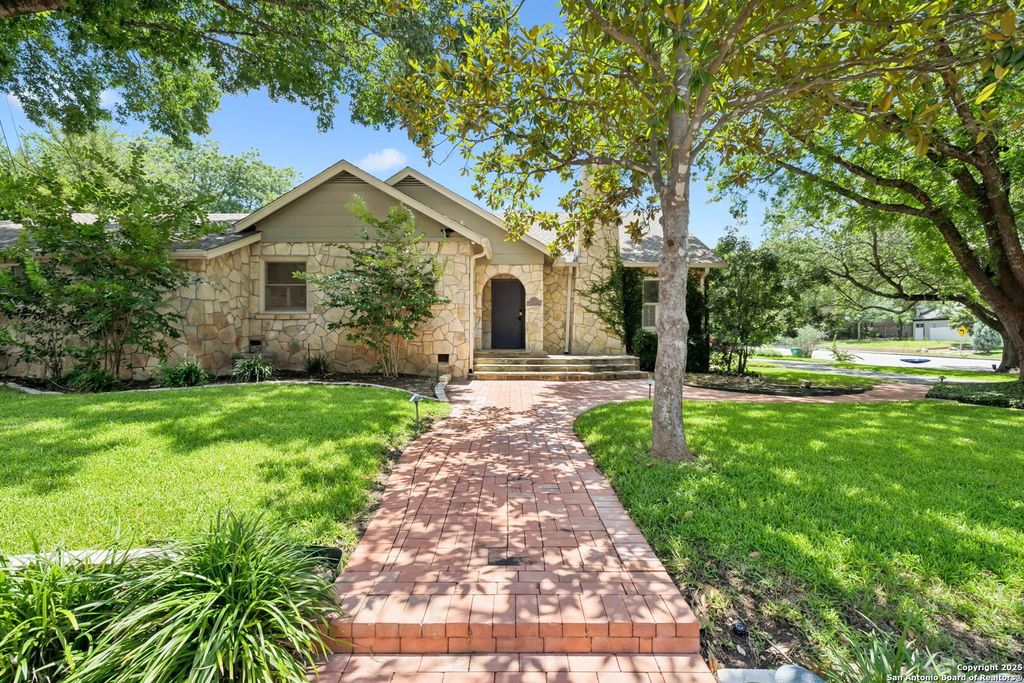 Photo of 102 Nacogdoches, San Antonio, TX 78209 (MLS # 1882556)