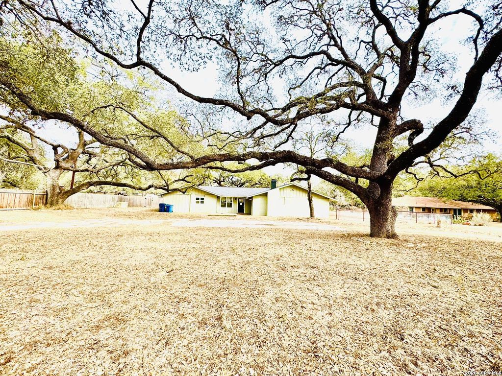 Photo of 25 Sunrise Dr., Pleasanton, TX 78064 (MLS # 1938908)