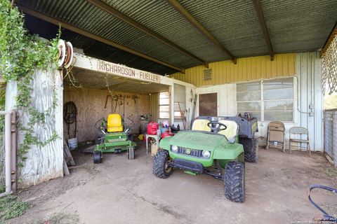 A home in Floresville