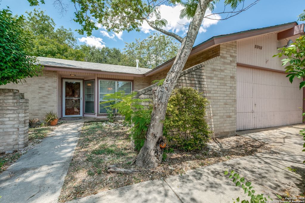 Photo of 8707 Thatch Dr, San Antonio, TX 78240 (MLS # 1893820)