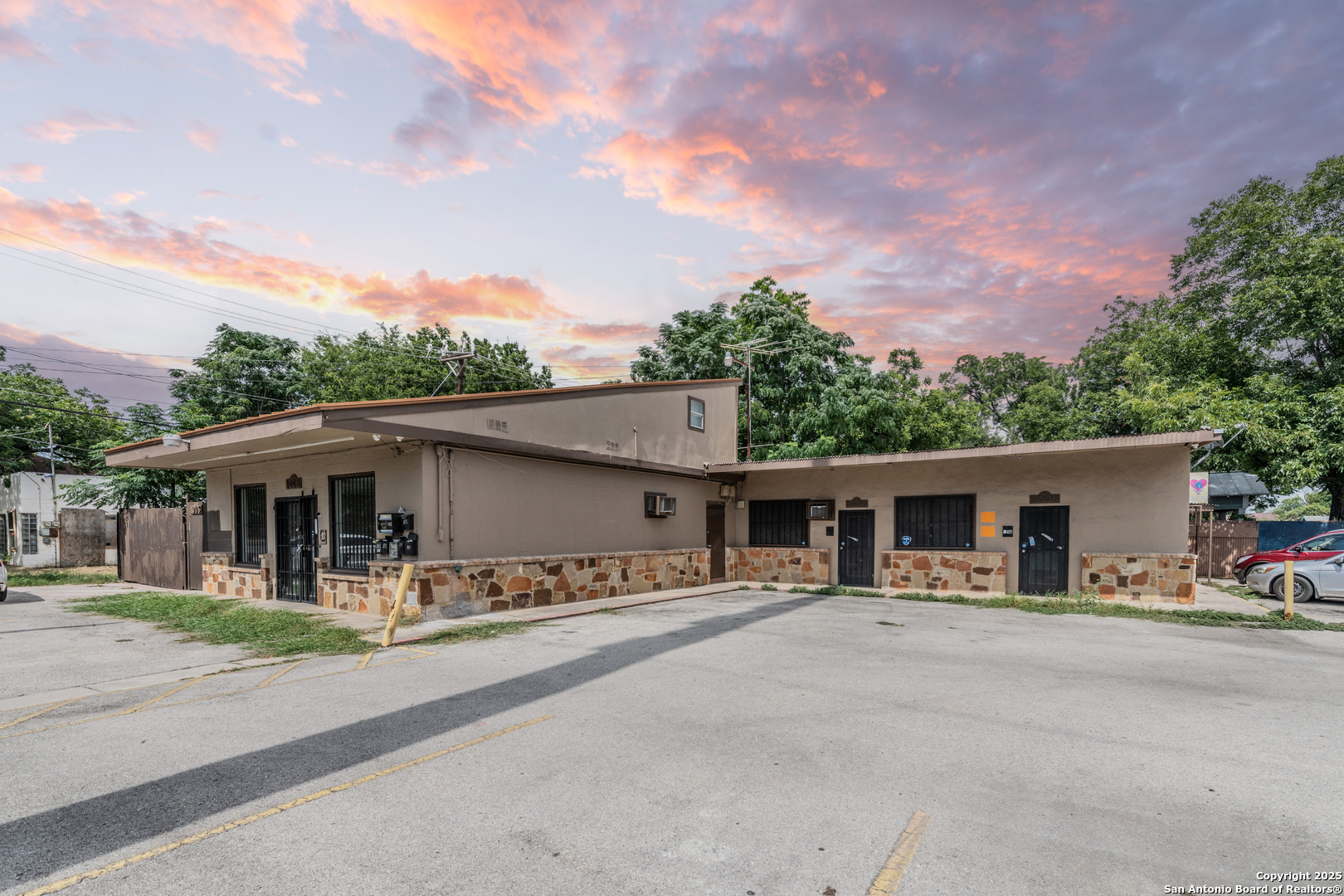 1006 West Ave