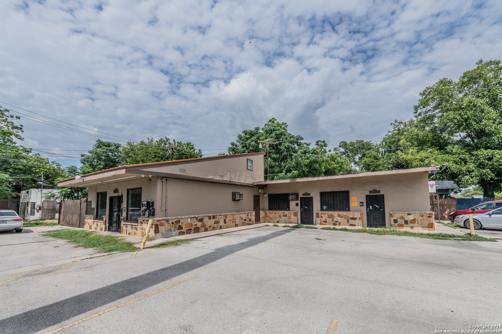 1006 West Ave