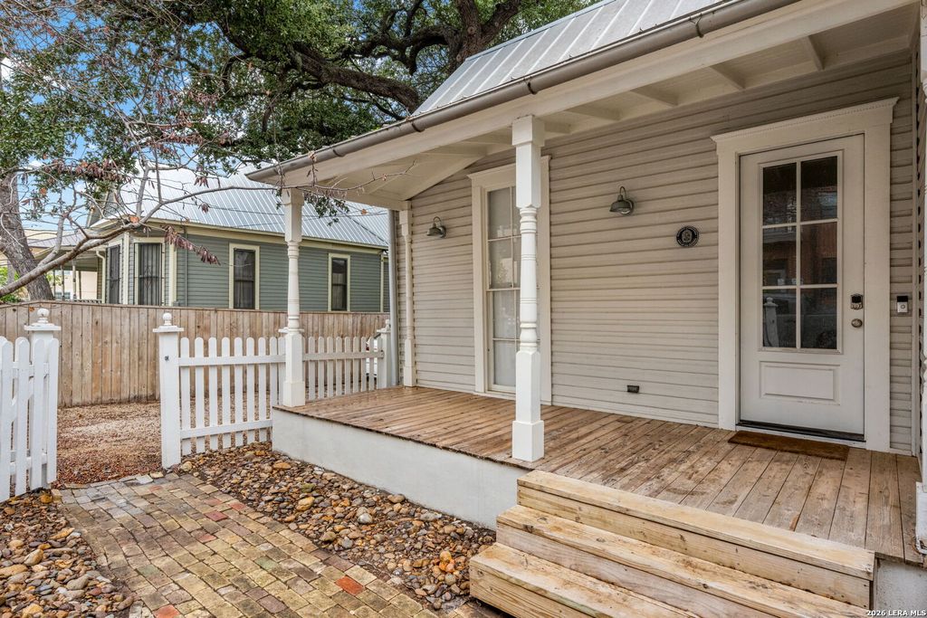 Photo of 906 E CARSON ST, San Antonio, TX 78208 (MLS # 1944043)