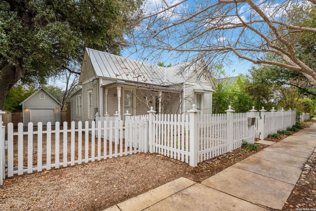 Photo of 906 E CARSON ST, San Antonio, TX 78208 (MLS # 1944043)